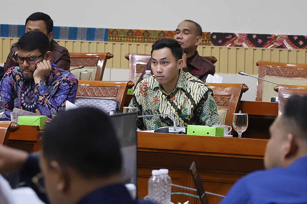 RDPU Komisi III dengan Koalisi Organisasi Advokat Indonesia Bahas RUU KUHAP Rapat Dengar Pendapat Umum (RDPU) bersama koalisi organisasi advokat memberikan masukan terhadap RUU KUHAP. (BeritaNasional/Elvis Sendouw)