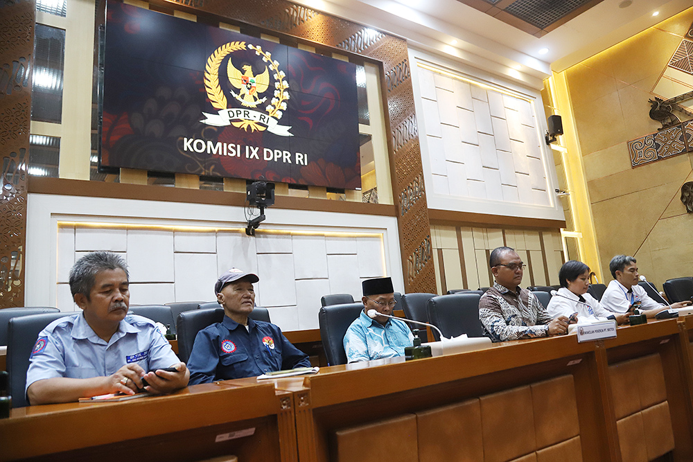 Komisi IX mendengarkan keluhan pekerja Sritex Group saat RDPU Komisi IX DPR. (BeritaNasional/Elvis Sendouw)