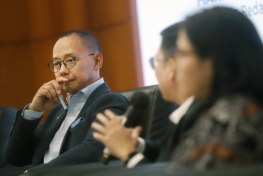 Wakil Ketua MPR Eddy Soeparno menyampaikan paparannya dalam diskusi Refleksi Akhir Tahun 2025. (BeritaNasional/Elvis Sendouw)
