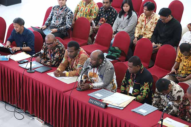 Suasana rapat pleno rekapitulasi hasil perhitungan suara tingkat Papua Pegunungan di  Gedung KPU, Jakarta, Rabu, 20/3/2024). (IndonesiaGlobe/Oke Atmaja)