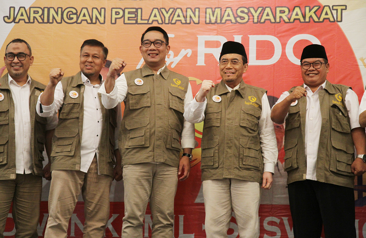 Pasangan bakal calon Gubernur dan bakal calon Wakil Gubernur DKI Jakarta Ridwan Kamil dan Suswono saat deklarasi relawan Jaringan Pelayan Masyarakat (Jaran Emas) di Jakarta, Minggu (16/9/2024). (BeritaNasional.com/ Oke Atmaja)