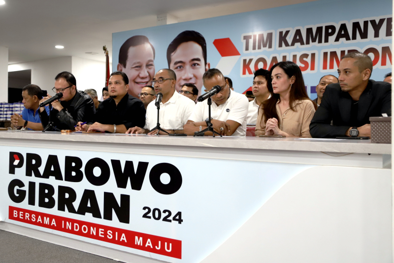 Tim relawan Prabowo-Gibran gelar konferensi pers  terkait aksi damai 100 ribu pendukung 02  ke MK. (BeritaNasional/Elvis Sendouw)