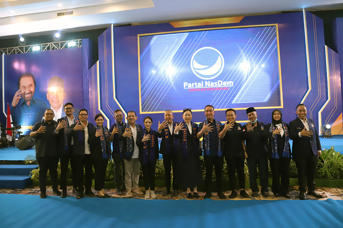 Resmi Pimpin Nasdem NTB, Saan Mustopa Sebut Mori Hanafi Punya Kemampuan dan Kapasitas Wakil Ketua Umum Partai Nasdem Saan Mustopa melantik Mori Hanafi resmi menjadi Ketua Dewan Pimpinan Wilayah (DPW) Nasdem Nusa Tenggara Barat (NTB) pada Sabtu (12/07/2025) di Mataram, Lombok Nusa Tenggara Barat. (BeritaNasional/Elvis Sendouw)