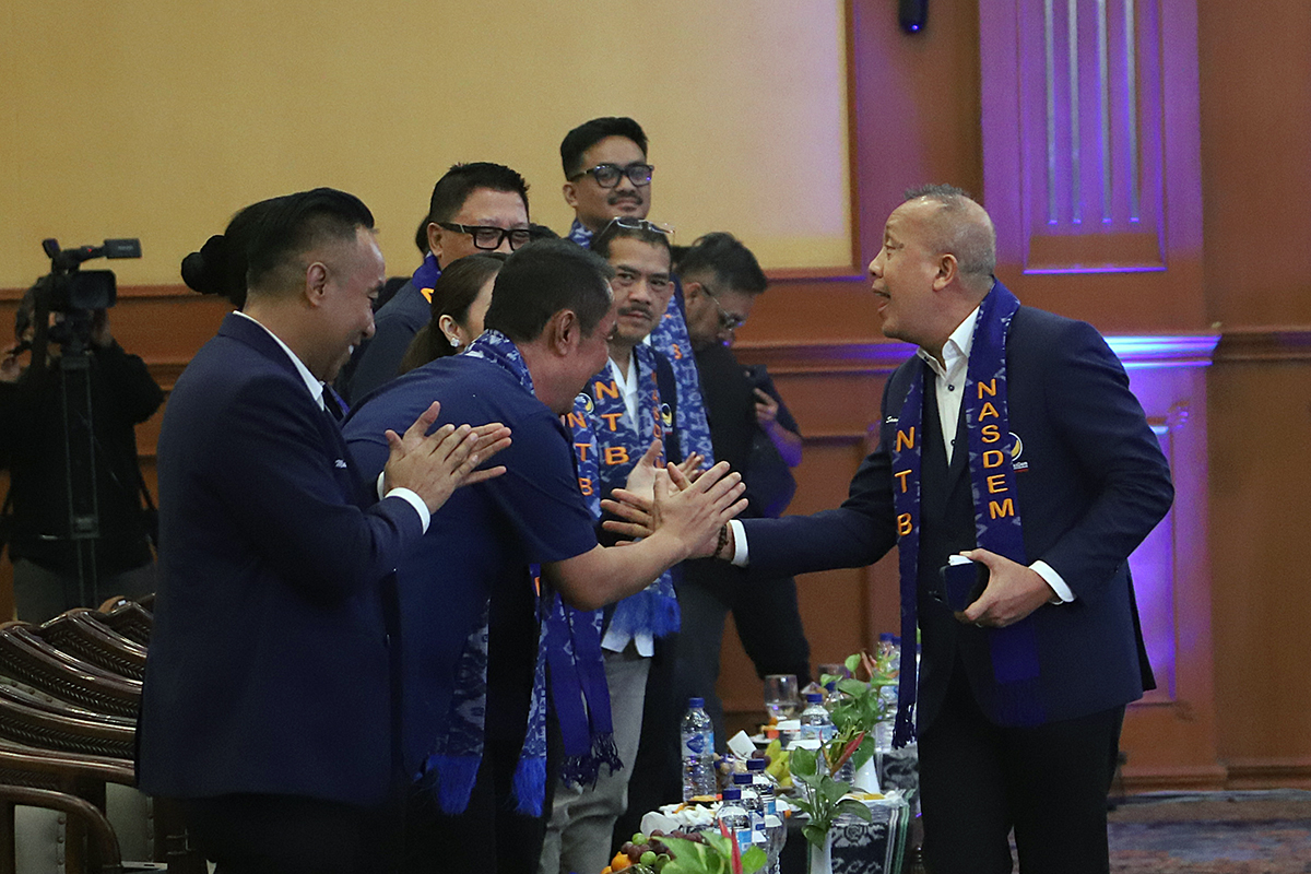 Resmi Pimpin Nasdem NTB, Saan Mustopa Sebut Mori Hanafi Punya Kemampuan dan Kapasitas Wakil Ketua Umum Partai Nasdem Saan Mustopa melantik Mori Hanafi resmi menjadi Ketua Dewan Pimpinan Wilayah (DPW) Nasdem Nusa Tenggara Barat (NTB) pada Sabtu (12/07/2025) di Mataram, Lombok Nusa Tenggara Barat. (BeritaNasional/Elvis Sendouw)