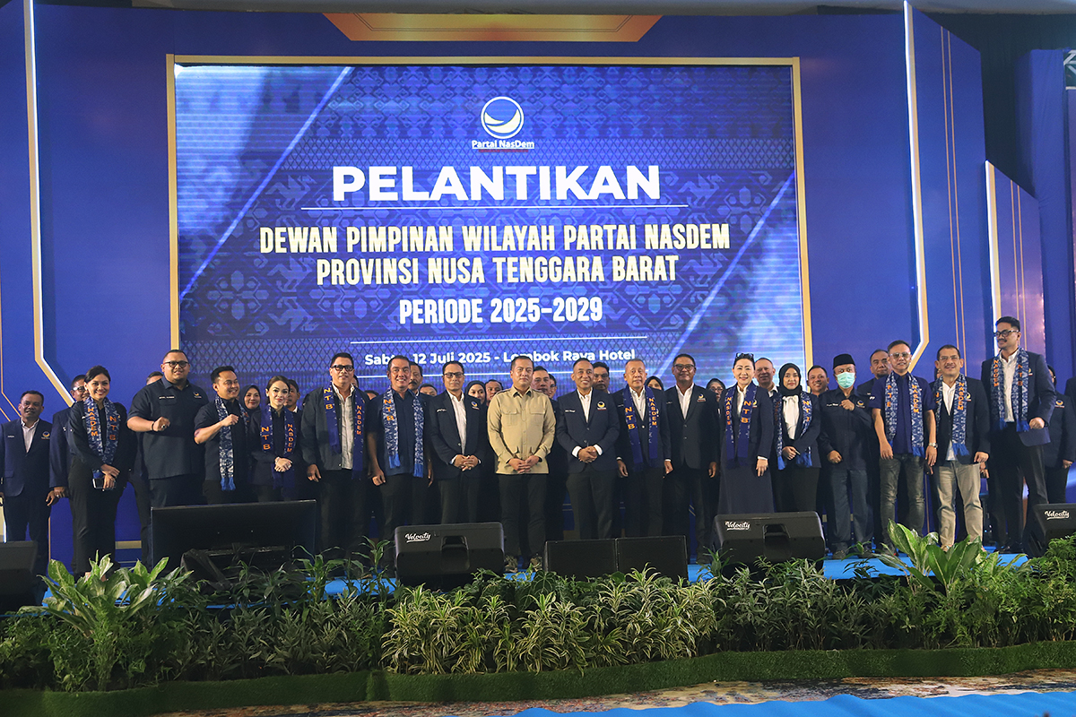 Resmi Pimpin Nasdem NTB, Saan Mustopa Sebut Mori Hanafi Punya Kemampuan dan Kapasitas Wakil Ketua Umum Partai Nasdem Saan Mustopa melantik Mori Hanafi resmi menjadi Ketua Dewan Pimpinan Wilayah (DPW) Nasdem Nusa Tenggara Barat (NTB) pada Sabtu (12/07/2025) di Mataram, Lombok Nusa Tenggara Barat. (BeritaNasional/Elvis Sendouw)