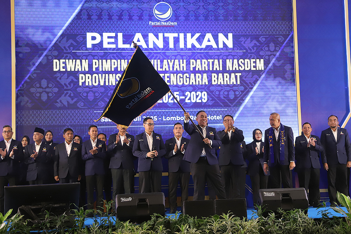 Resmi Pimpin Nasdem NTB, Saan Mustopa Sebut Mori Hanafi Punya Kemampuan dan Kapasitas Wakil Ketua Umum Partai Nasdem Saan Mustopa melantik Mori Hanafi resmi menjadi Ketua Dewan Pimpinan Wilayah (DPW) Nasdem Nusa Tenggara Barat (NTB) pada Sabtu (12/07/2025) di Mataram, Lombok Nusa Tenggara Barat. (BeritaNasional/Elvis Sendouw)