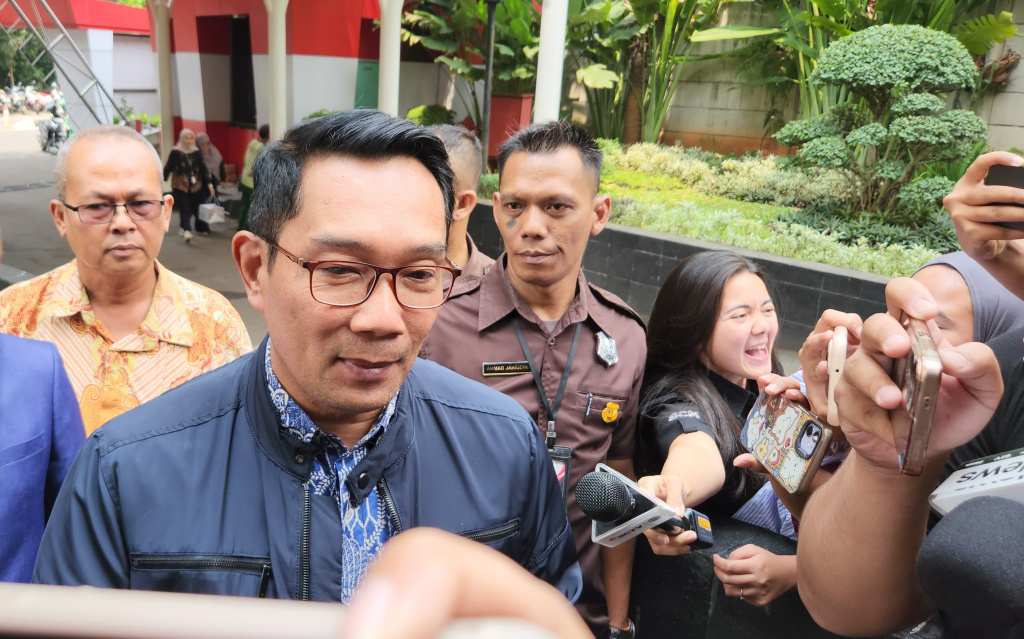 Mantan Gubernur Jawa Barat, Ridwan Kamil, tiba di Gedung Merah Putih Komisi Pemberantasan Korupsi (KPK), Jakarta, Selasa (2/12/2025). (Beritanasional.com/Panji)
