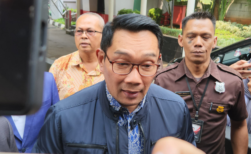 Mantan Gubernur Jawa Barat, Ridwan Kamil, tiba di Gedung Merah Putih Komisi Pemberantasan Korupsi (KPK), Jakarta, Selasa (2/12/2025). (Beritanasional.com/Panji)