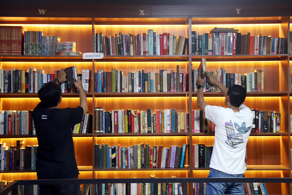 Ruang Literasi Kaliurang: membaca, menulis, diskusi. Buku-buku mulai dari sosial politik, hukum, biografi tokoh hingga buku anak bebas dibaca gratis. (BeritaNasional/Elvis/HO Ruang Literasi)