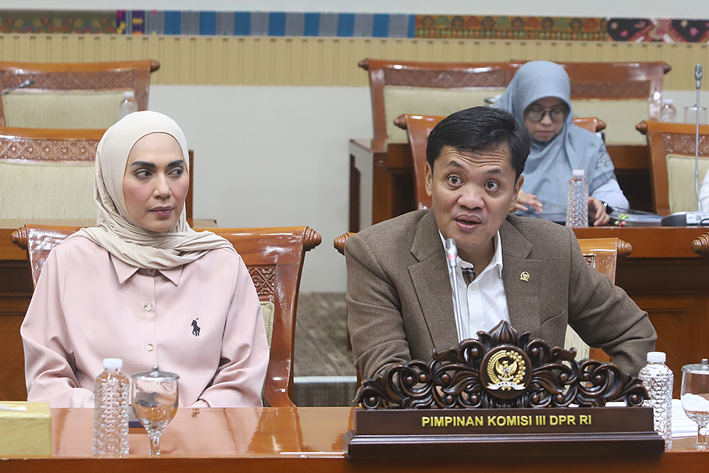 RUU KUHAP Bisa Diakses Masyarakat Melalui Situs Resmi DPR, dpr.go.id. Pimpinan Komisi II bersama anggota memberikan keterangan terkait RUU KUHAP. (BeritaNasional/Elvis Sendouw)I