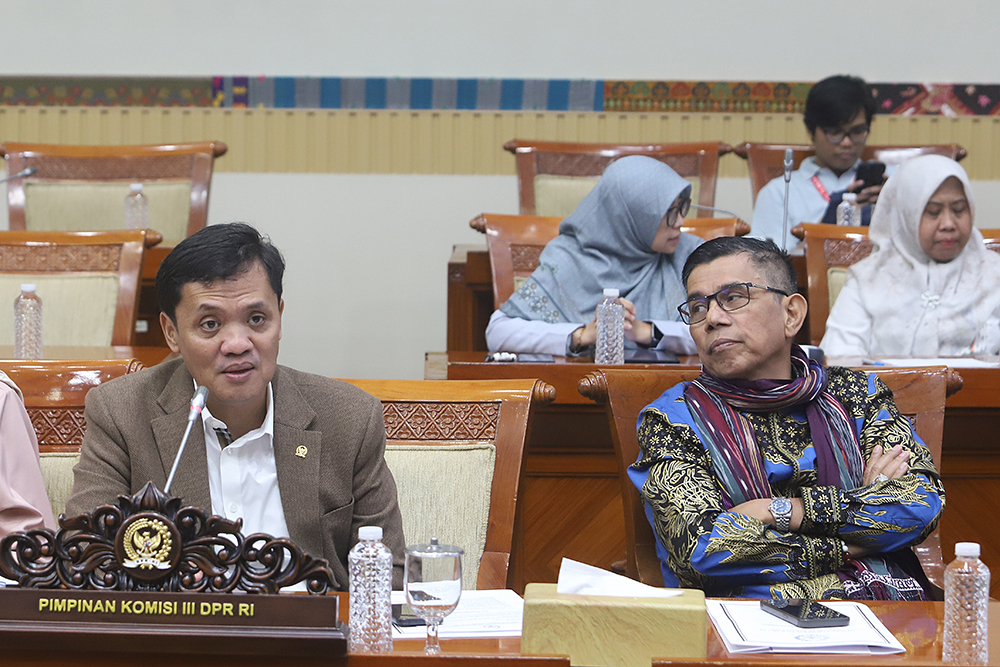 RUU KUHAP Bisa Diakses Masyarakat Melalui Situs Resmi DPR, dpr.go.id. Pimpinan Komisi II bersama anggota memberikan keterangan terkait RUU KUHAP. (BeritaNasional/Elvis Sendouw)I