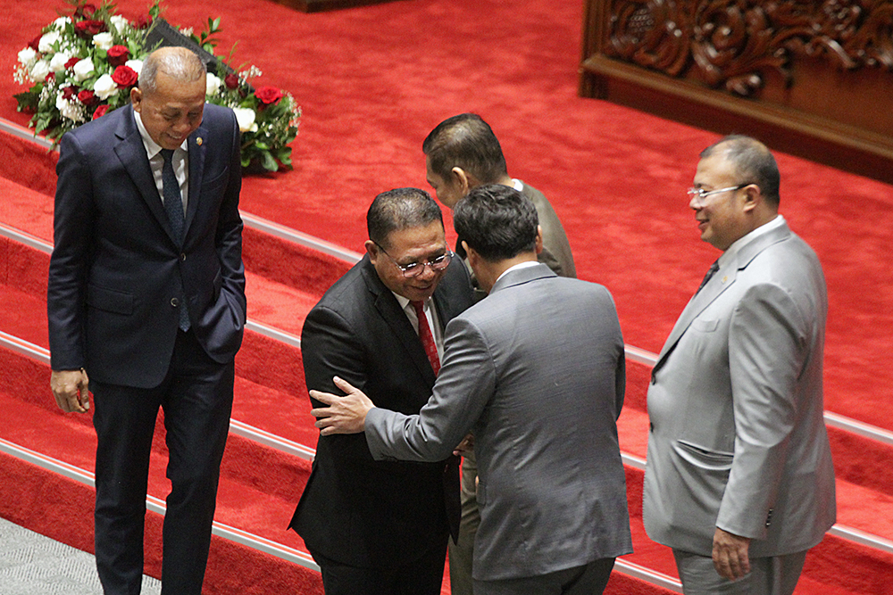 Rapat Paripurna DPR RI menyetujui Inosentius Samsul sebagai Hakim Konstitusi menggantikan Arief Hidayat sebagai Hakim Mahkamah Konstitusi (MK) pilihan DPR. (BeritaNasional/Elvis Sendouw)