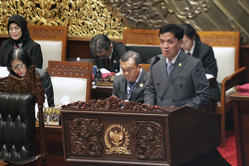 Rapat Paripurna DPR RI menyetujui Inosentius Samsul sebagai Hakim Konstitusi menggantikan Arief Hidayat sebagai Hakim Mahkamah Konstitusi (MK) pilihan DPR. (BeritaNasional/Elvis Sendouw)