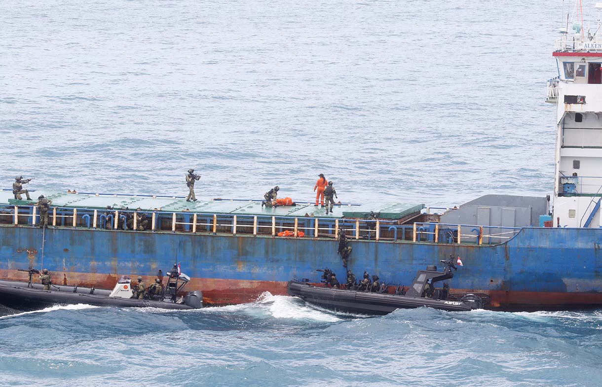 KRI Bima Suci mengikuti Sailing Pass di perairaan Teluk Jakarta, Kamis (2/10/2025).  (Beritanasional.com/Oke Atmaja)