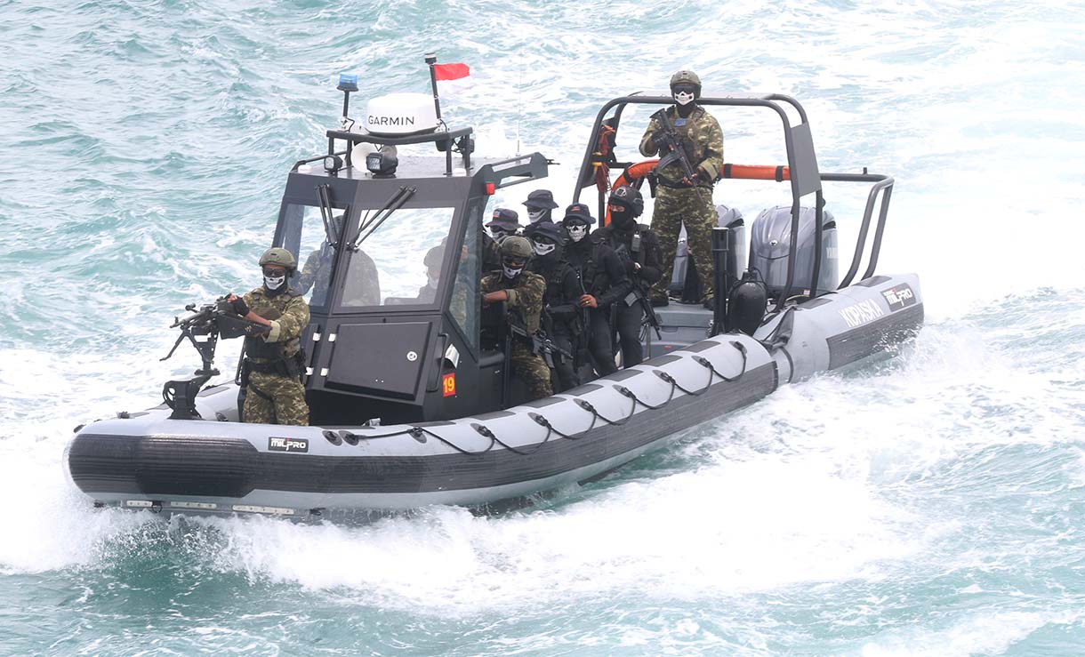 KRI Bima Suci mengikuti Sailing Pass di perairaan Teluk Jakarta, Kamis (2/10/2025).  (Beritanasional.com/Oke Atmaja)