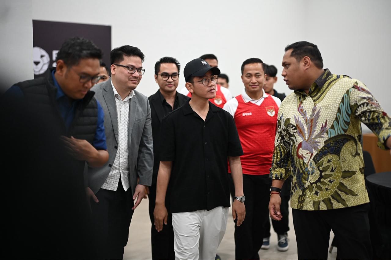 Saksikan Laga Persahabatan Indonesia vs Australia, Wapres Dukung Pengembangan Futsal Nasional Wakil Presiden Gibran Rakabuming hadir menunjukan dukungan kepada tim Futsa Indonesia. (BeritaNasional/Elvis/HO Setwapres)
