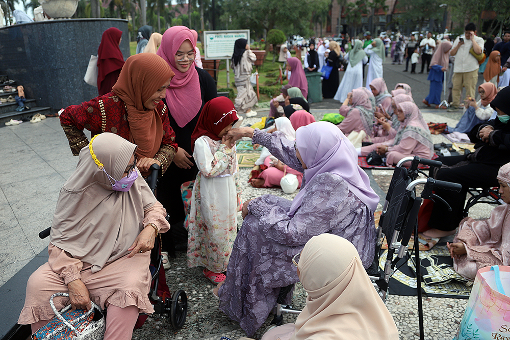 Umat Islam menunaikan shalat Idul Fitri 1447 Hijriah di Masjid Kubah Emas Depok. (BeritaNasional/Elvis Sendouw)