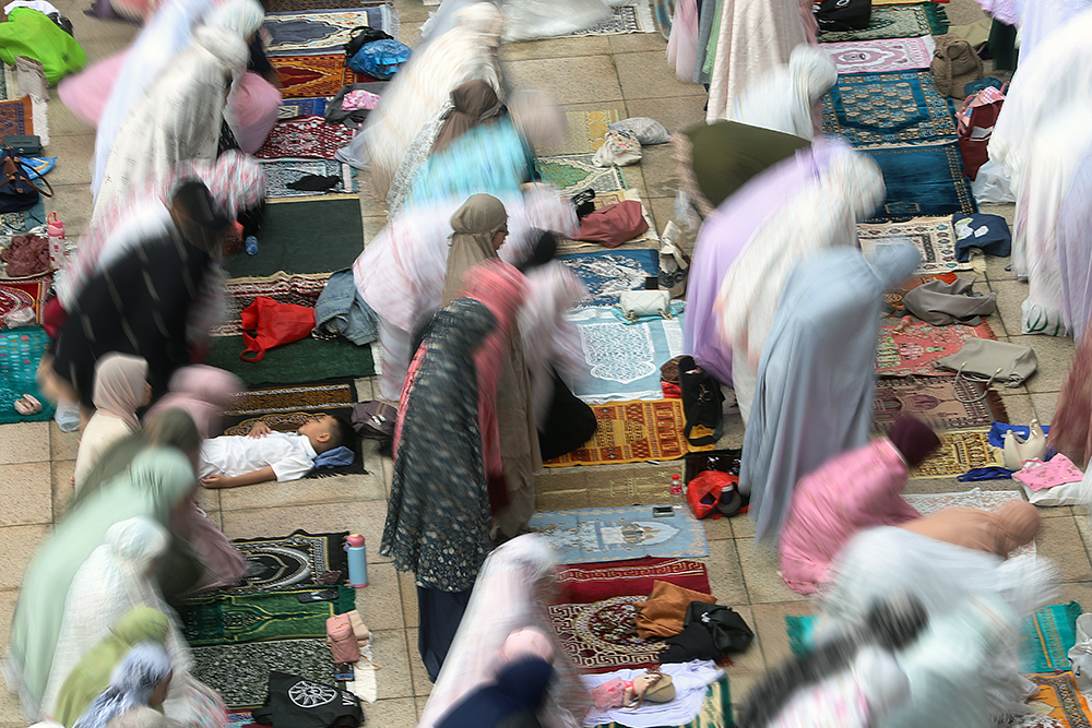 Umat Islam menunaikan shalat Idul Fitri 1447 Hijriah di Masjid Kubah Emas Depok. (BeritaNasional/Elvis Sendouw)