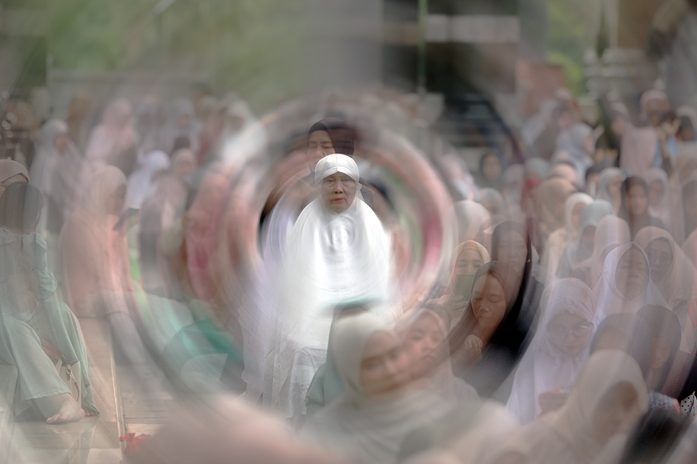 Umat Islam menunaikan shalat Idul Fitri 1447 Hijriah di Masjid Kubah Emas Depok. (BeritaNasional/Elvis Sendouw)