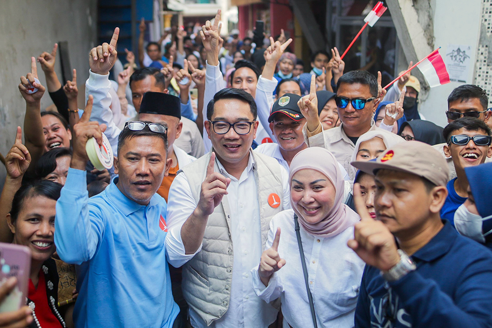 Calon Gubernur Jakarta Ridwan Kamil disambut warga Kapuk, Jakarta. (BeritaNasional/HO Tim Rido/Elvis Sendouw)