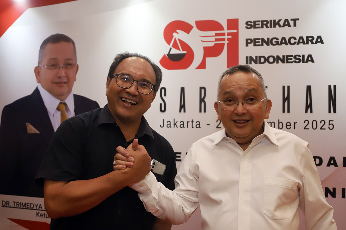 Ketua Umum Serikat Pengacara Indonesia (SPI) Trimedya Panjaitan membuka Sarasehan Serikat Pengacara Indonesia (SPI) bertema “Mempererat Solidaritas dan Konsolidasi Organisasi” di Jakarta. (BeritaNasional/Elvis Sendouw)