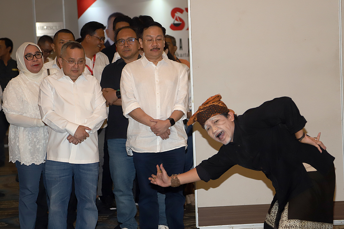 Ketua Umum Serikat Pengacara Indonesia (SPI) Trimedya Panjaitan membuka Sarasehan Serikat Pengacara Indonesia (SPI) bertema “Mempererat Solidaritas dan Konsolidasi Organisasi” di Jakarta. (BeritaNasional/Elvis Sendouw)