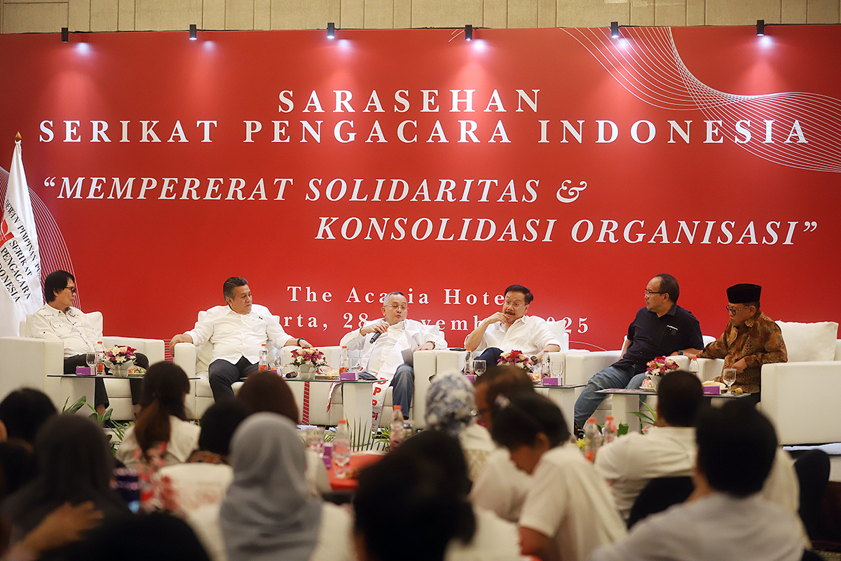 Ketua Umum Serikat Pengacara Indonesia (SPI) Trimedya Panjaitan membuka Sarasehan Serikat Pengacara Indonesia (SPI) bertema “Mempererat Solidaritas dan Konsolidasi Organisasi” di Jakarta. (BeritaNasional/Elvis Sendouw)