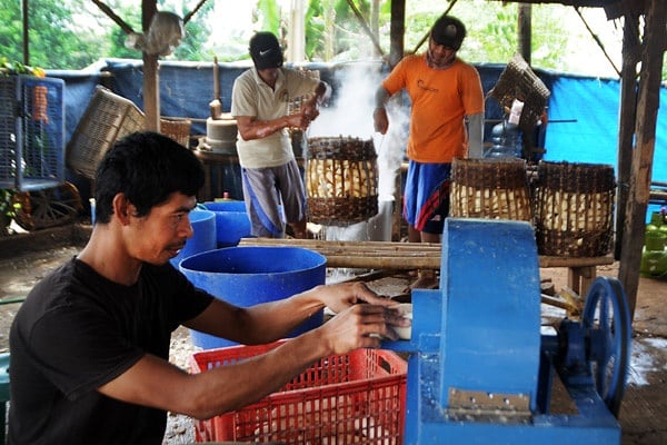 UMKM rumahan pengelolahan makanan keripik berbahan dasar singkong. (BeritaNasional/Elvis Sendouw)