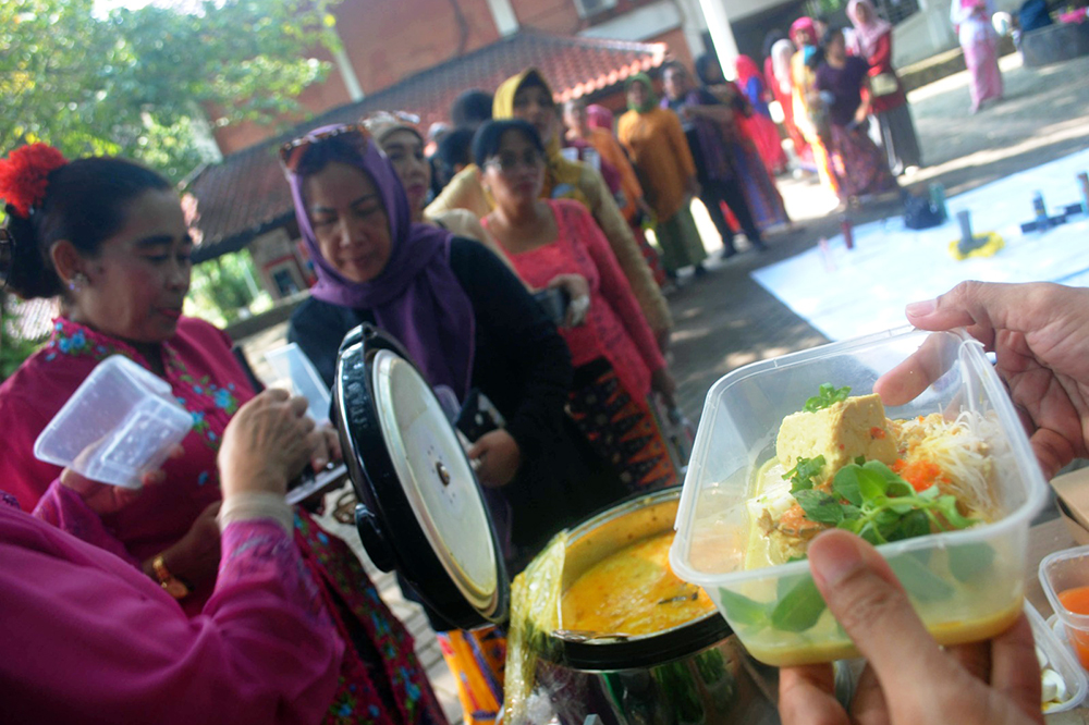 Komunitas Bakul Budaya Fakultas Ilmu Budaya Universitas Indonesia (FIB UI) menggelar acara Parade Kuliner Betawi. (BeritaNasional/HO/Elvis Sendouw)