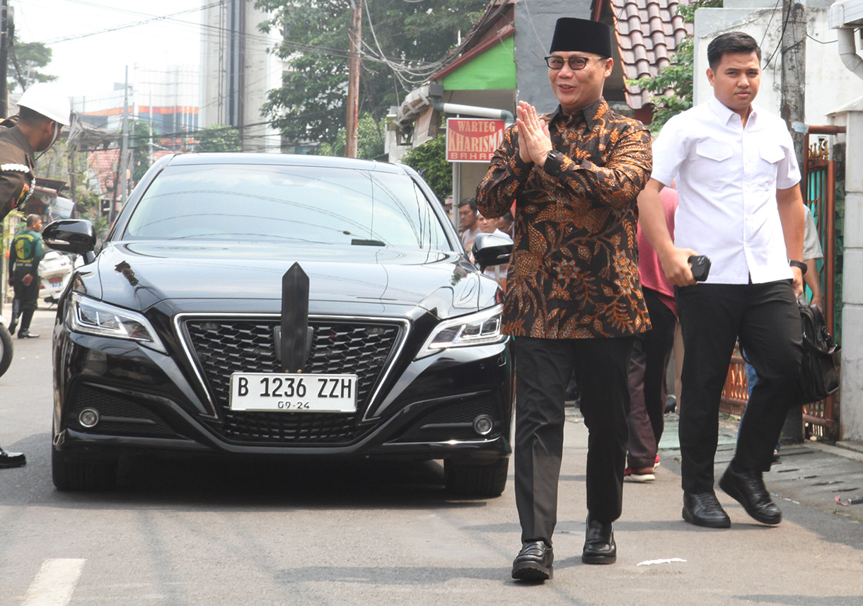 Sejumlah tokoh datang melayat ke rumah duka Wakil Presiden ke-9 RI Hamzah Haz di Jalan Tegalan, Matraman, Jakarta Timur, Rabu (24/7/2024).(BeritaNasional.com/Oke Atmaja)