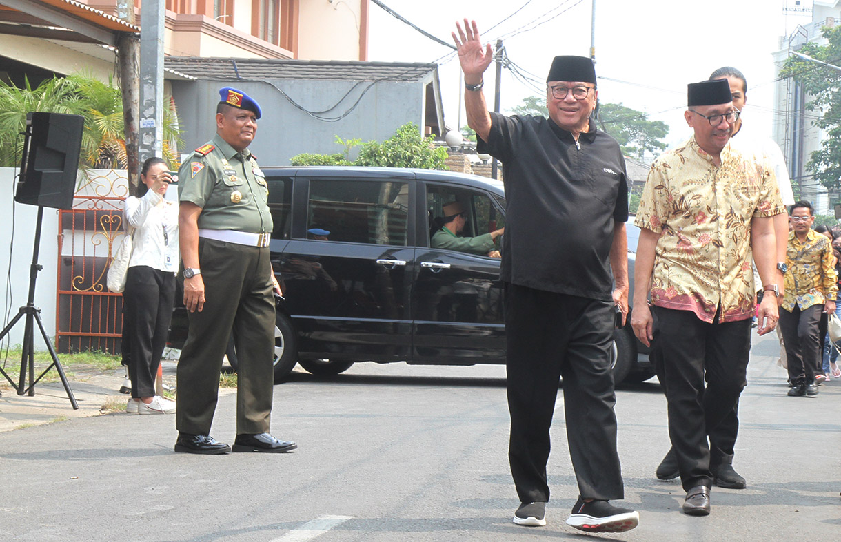 Sejumlah tokoh datang melayat ke rumah duka Wakil Presiden ke-9 RI Hamzah Haz di Jalan Tegalan, Matraman, Jakarta Timur, Rabu (24/7/2024).(BeritaNasional.com/Oke Atmaja)