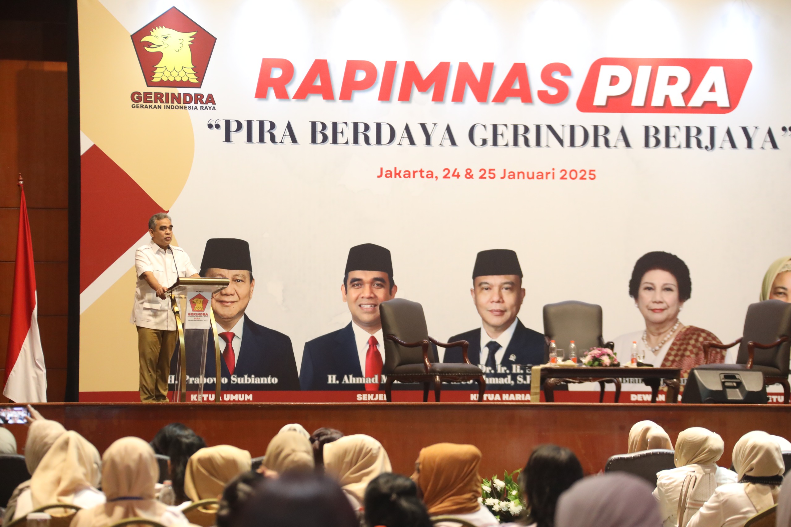 ekjen Partai Gerakan Indonesia Raya (Gerindra), H. Ahmad Muzani, memberikan sambutan saat menutup acara Rapat Pimpinan Nasional (Rapimnas)  Perempuan Indonesia Raya (PIRA). (BeritaNasional/Elvis Sendouw)