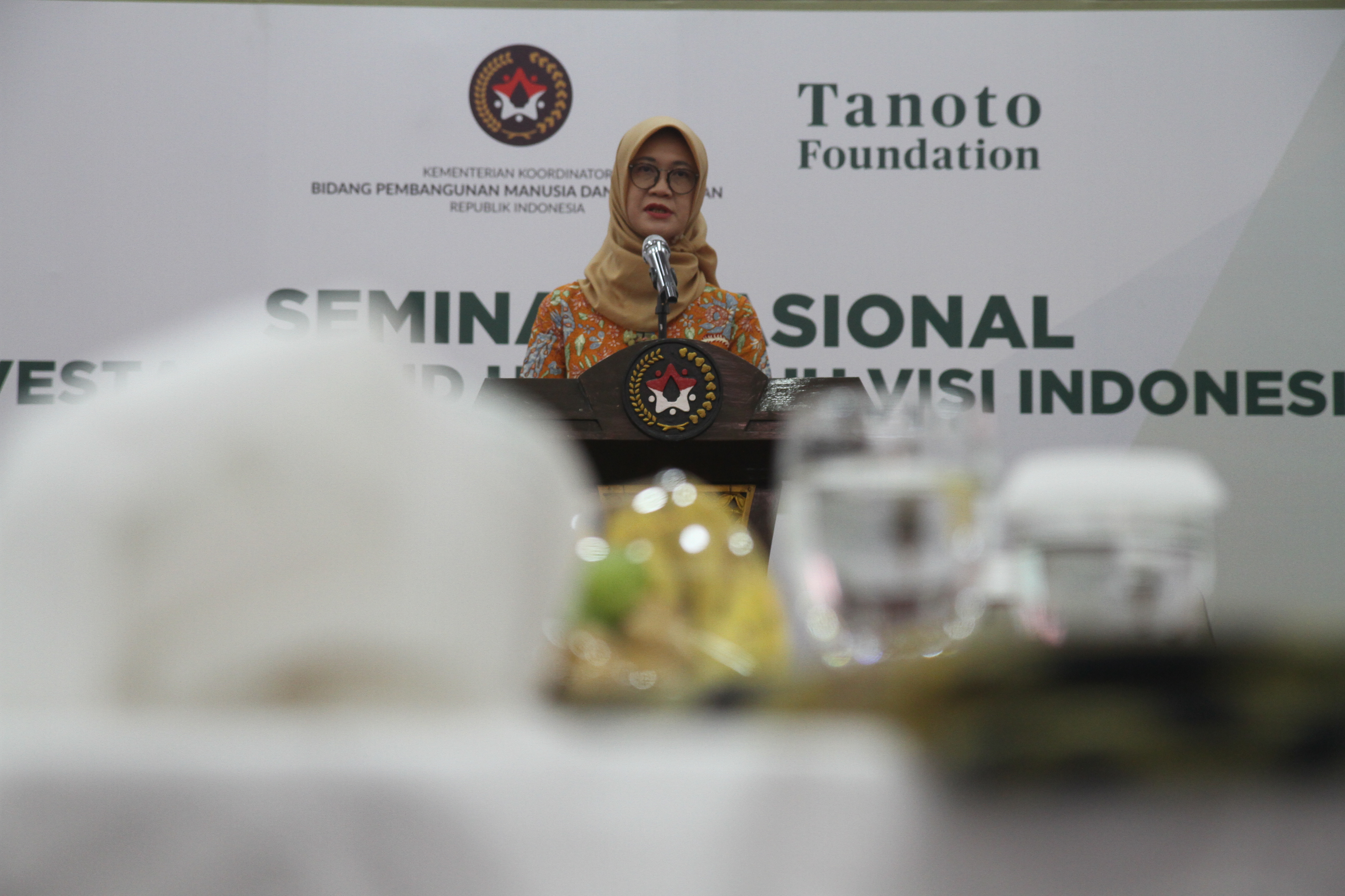 Deputi Bidang Koordinasi Peningkatan Kualitas Anak, Perempuan, dan Pemuda Kemenko PMK, Woro Srihastuti Sulistyaningrum, memberikan pidato dalam Seminar Nasional mengenai strategi investasi Pendidikan Anak Usia Dini Holistik Integratif (PAUD HI) di kantor Kmenko PMK, Jakarta, Rabu (28/8/2024).  (BeritaNasional.com/ Oke Atmaja)