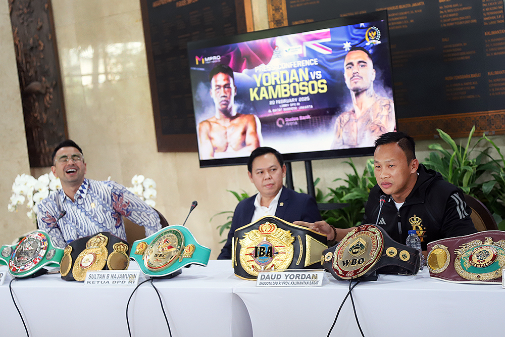 Anggota DPD RI Daud Yordan memberikan keterangan terkait pertandingannya menghadapi petinju asal Australia, George Kambosos Jr yang akan diadakan di Qudos Bank Arena, Sydney, Australia pada 22 Maret 2025. (BeritaNasional/Elvis Sendouw)