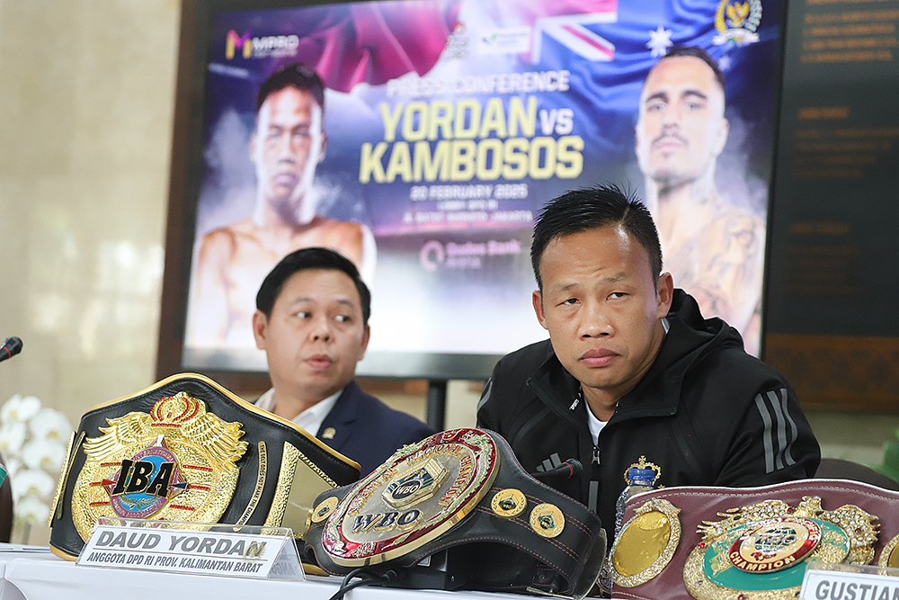 Anggota DPD RI Daud Yordan memberikan keterangan terkait pertandingannya menghadapi petinju asal Australia, George Kambosos Jr yang akan diadakan di Qudos Bank Arena, Sydney, Australia pada 22 Maret 2025. (BeritaNasional/Elvis Sendouw)