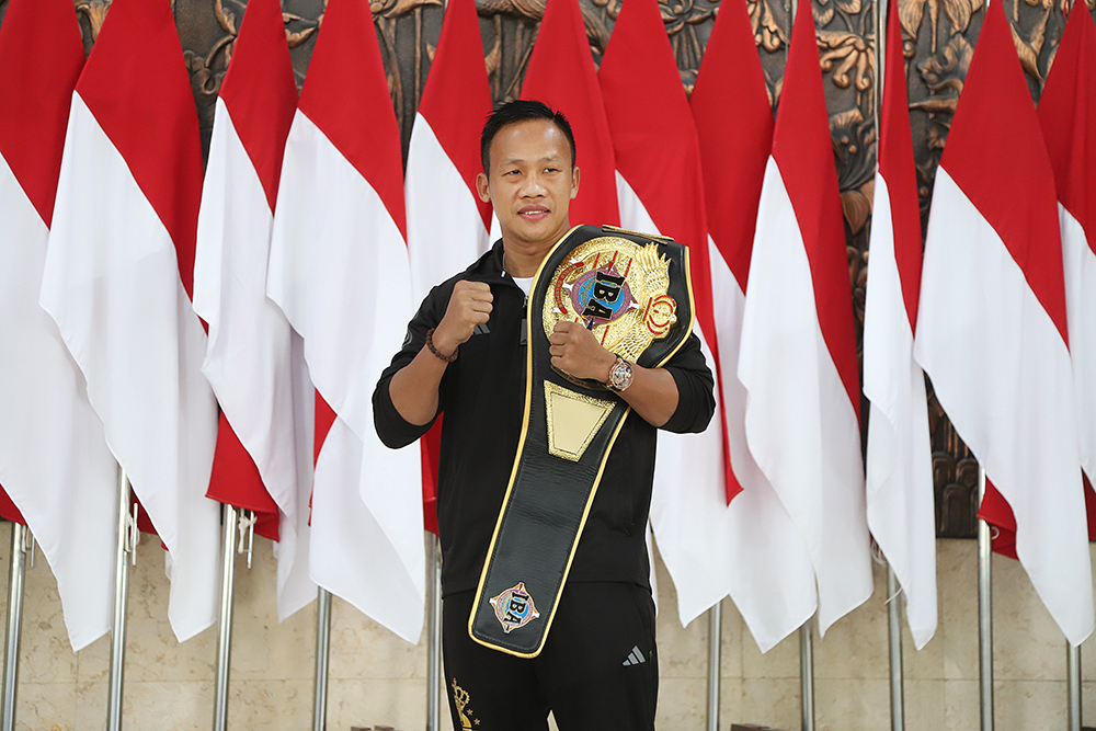 Anggota DPD RI Daud Yordan memberikan keterangan terkait pertandingannya menghadapi petinju asal Australia, George Kambosos Jr yang akan diadakan di Qudos Bank Arena, Sydney, Australia pada 22 Maret 2025. (BeritaNasional/Elvis Sendouw)