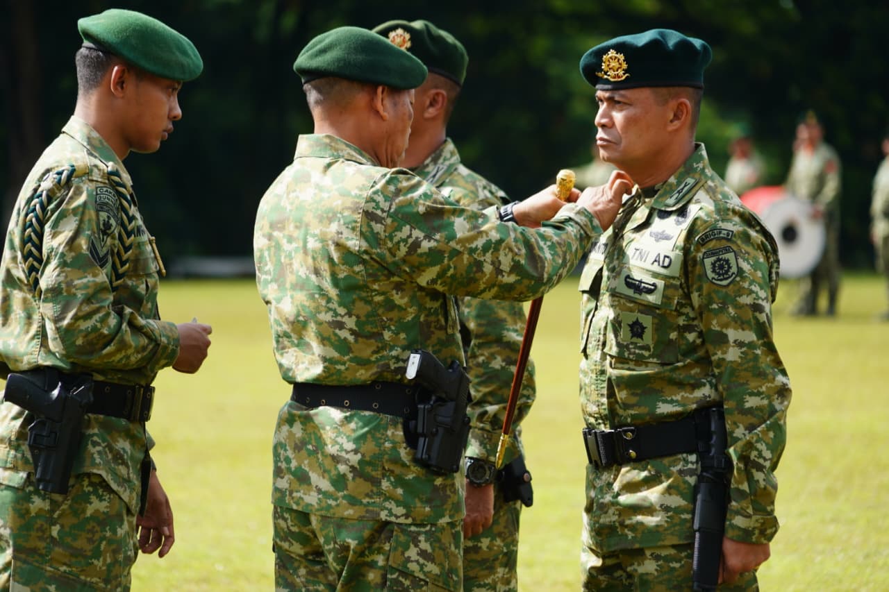Sertijab Danbrigif 9/DY/2 Kostrad dan Tradisi Laporan Korps Pamen Divif 2 Kostrad Serah terima jabatan Danbrigif 9/DY/2 Kostrad dan Tradisi Laporan Korps Pamen Divif 2 Kostrad (BeritaNasional/Elvis Sendouw/HO Puspen TNI)