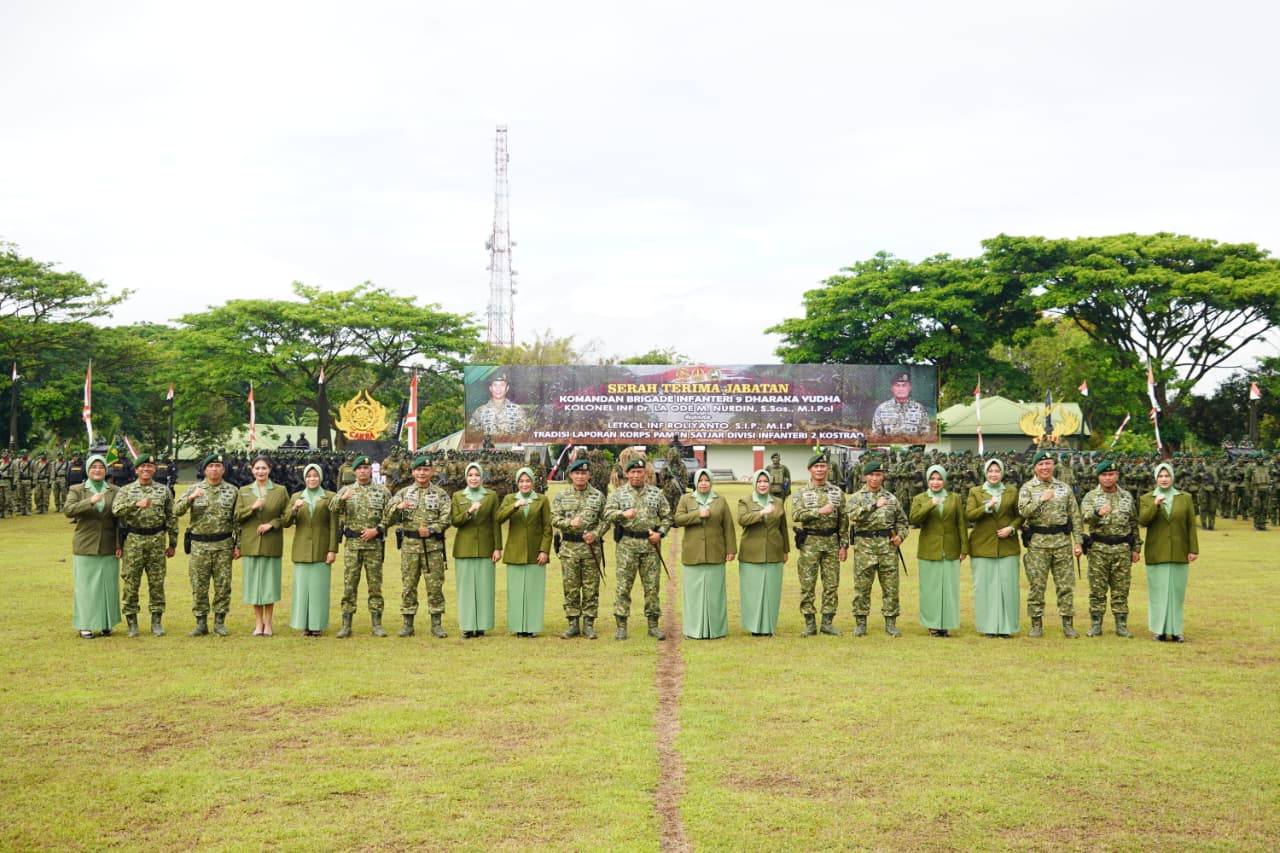 Sertijab Danbrigif 9/DY/2 Kostrad dan Tradisi Laporan Korps Pamen Divif 2 Kostrad Serah terima jabatan Danbrigif 9/DY/2 Kostrad dan Tradisi Laporan Korps Pamen Divif 2 Kostrad (BeritaNasional/Elvis Sendouw/HO Puspen TNI)