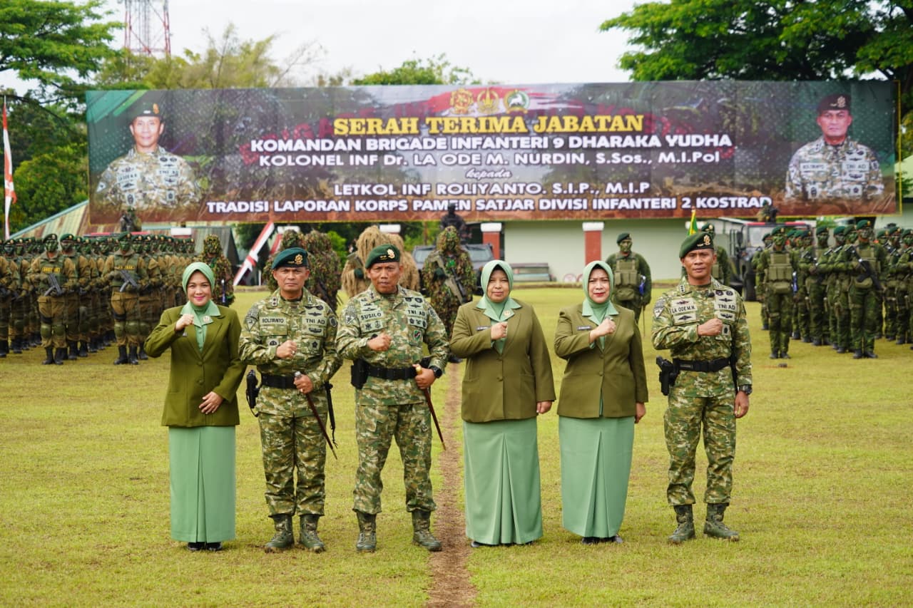 Sertijab Danbrigif 9/DY/2 Kostrad dan Tradisi Laporan Korps Pamen Divif 2 Kostrad Serah terima jabatan Danbrigif 9/DY/2 Kostrad dan Tradisi Laporan Korps Pamen Divif 2 Kostrad (BeritaNasional/Elvis Sendouw/HO Puspen TNI)