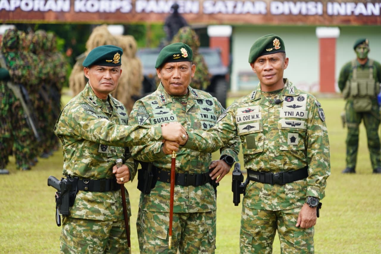 Sertijab Danbrigif 9/DY/2 Kostrad dan Tradisi Laporan Korps Pamen Divif 2 Kostrad Serah terima jabatan Danbrigif 9/DY/2 Kostrad dan Tradisi Laporan Korps Pamen Divif 2 Kostrad (BeritaNasional/Elvis Sendouw/HO Puspen TNI)