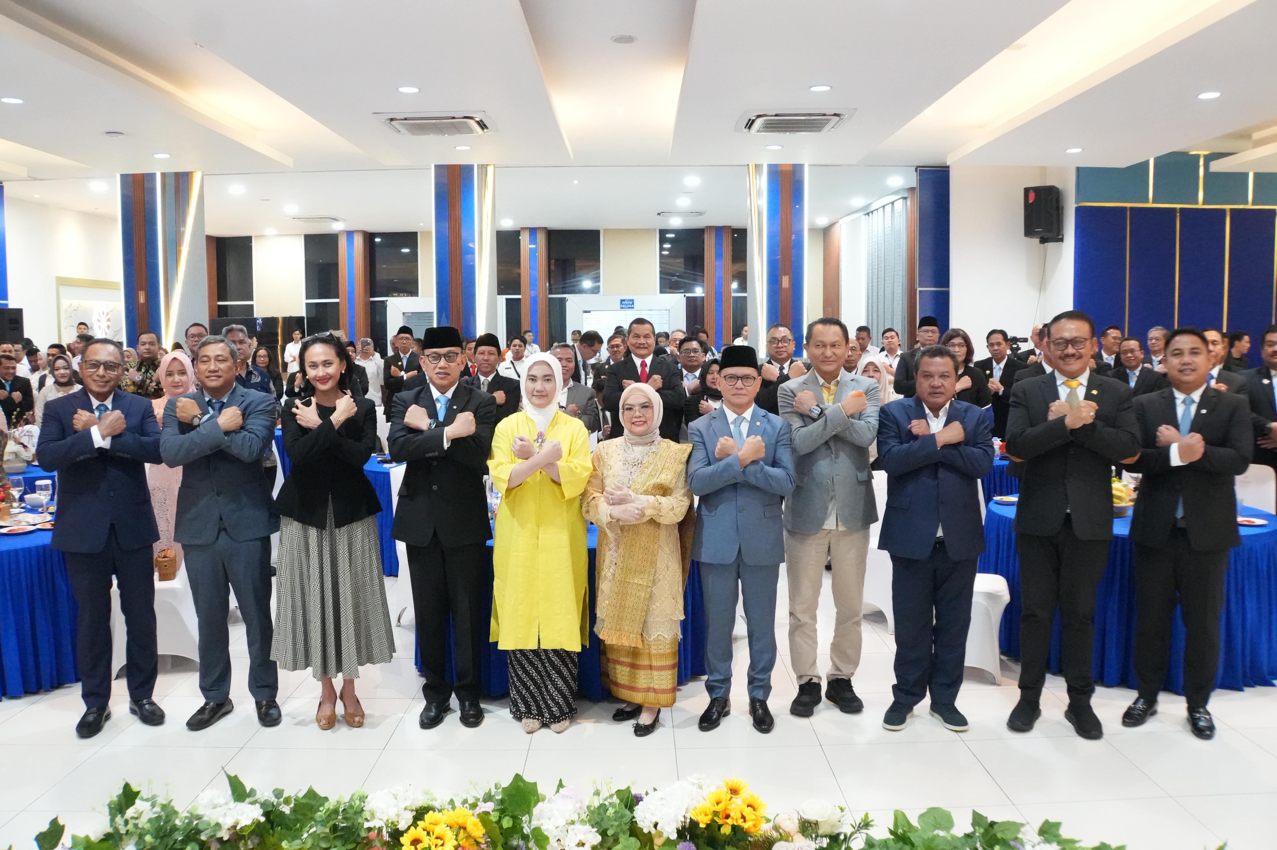 Sertijab Menteri Perlindungan Pekerja Migran Indonesia Momen berita acara serah terima jabatan Menteri P2MI.(BeritaNasional/Elvis Sendouw/HO P2MI)