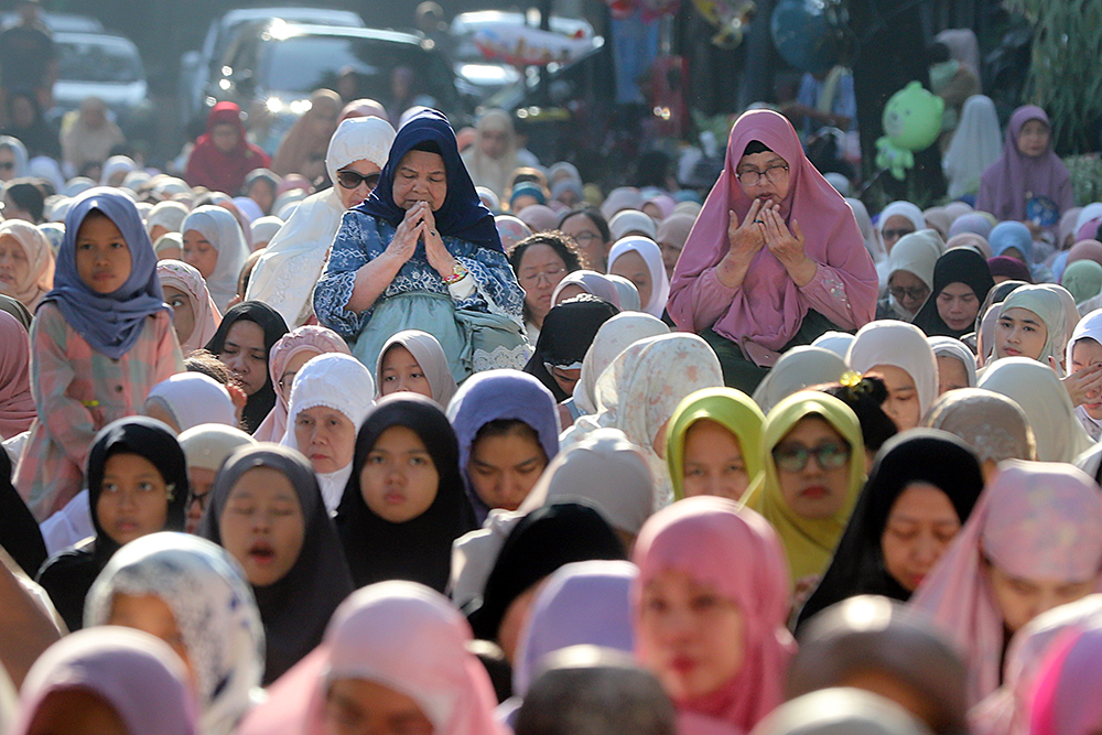 Warga Muhammadiyah di Jakarta melaksanakan Salat  Idul Fitri 1447 Hijriah Masjid At Taqwa Muhammadiyah, Jalan Limau, Kebayoran Baru, Jakarta. (BeritaNasional/Elvis Sendouw)