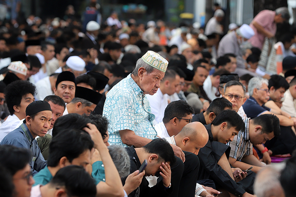 Warga Muhammadiyah di Jakarta melaksanakan Salat  Idul Fitri 1447 Hijriah Masjid At Taqwa Muhammadiyah, Jalan Limau, Kebayoran Baru, Jakarta. (BeritaNasional/Elvis Sendouw)