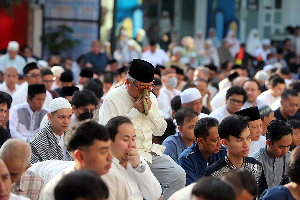 Warga Muhammadiyah di Jakarta melaksanakan Salat  Idul Fitri 1447 Hijriah Masjid At Taqwa Muhammadiyah, Jalan Limau, Kebayoran Baru, Jakarta. (BeritaNasional/Elvis Sendouw)