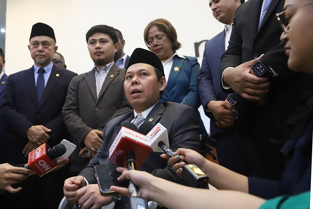 Ketua DPD RI Sultan Baktiar Najamudin bersama pimpinan DPD memimpin Sidang Paripurna ke-3 Masa Sidang I Tahun 2025–2026. (BeritaNasional/Elvis Sendouw)