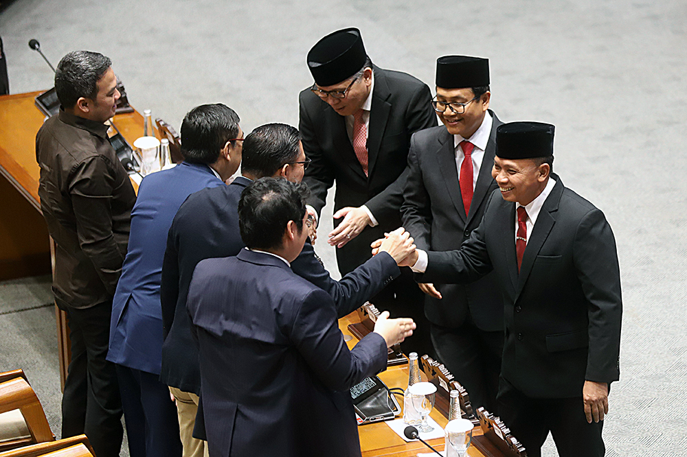 DPR RI lantik 5 Calon Anggota BPK RI Periode 2024 - 2029 yakni Budi Priyono, Daniel Lumban Tobing, Fathan Subchi, Akhsanul Khaq dan Bobby Adhtyo Rizaldi. (BeritaNasional/Elvis Sendouw)