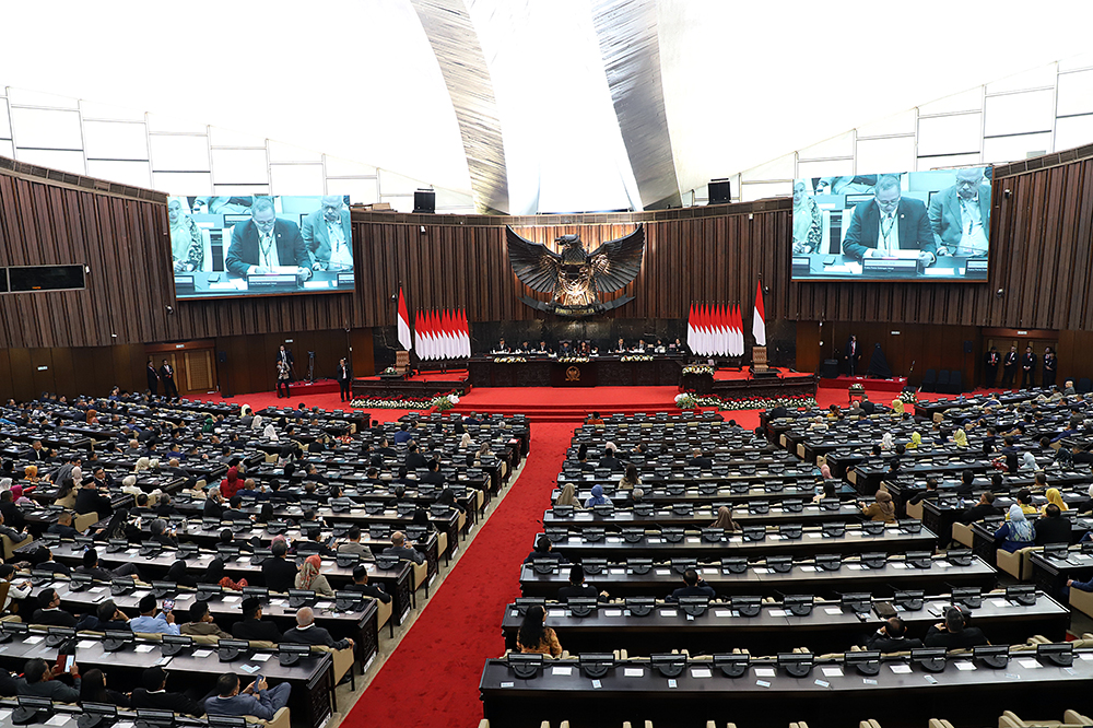 Pimpinan sementara MPR memimpin sidang Sidang Paripurna MPR. (BeritaNasional/Elvis Sendouw)