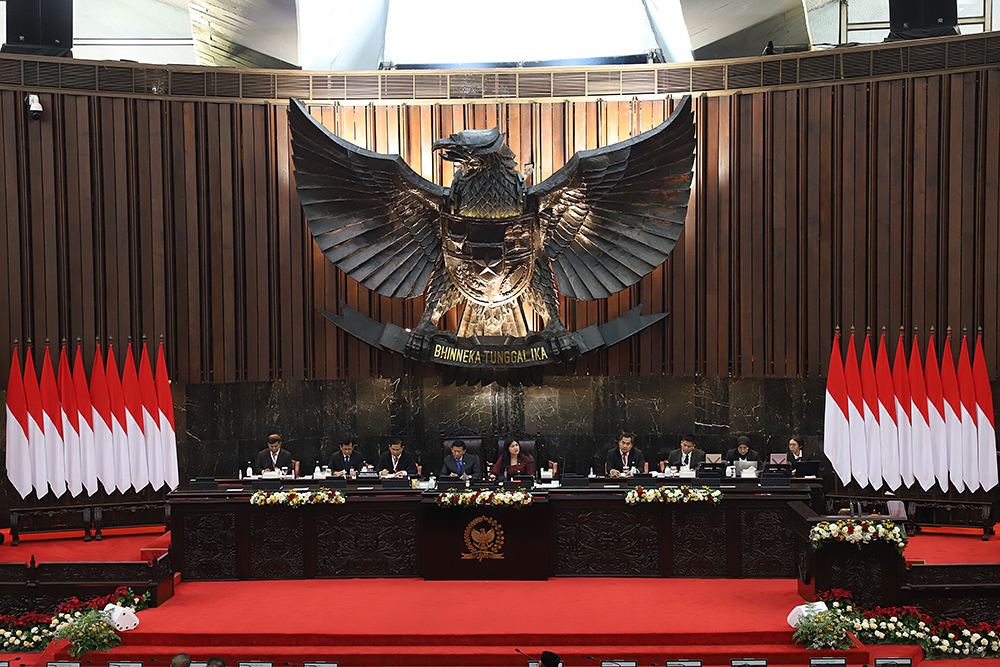 Pimpinan sementara MPR memimpin sidang Sidang Paripurna MPR. (BeritaNasional/Elvis Sendouw)