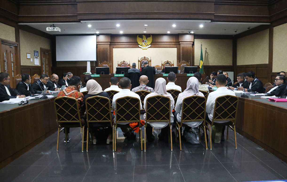 Terdakwa kasus dugaan pemerasan dalam pengurusan sertifikat K3 di Kementerian Ketenagakerjaan Immanuel Ebenezer menjalani sidang pembacaan dakwaan di Pengadilan Tipikor, Jakarta, Senin (19/1/2026). (Beritanasional.com/Oke Atmaja)