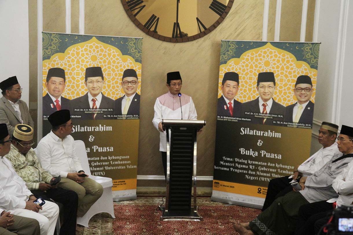 Menteri Agama (Menag) sekaligus Imam Besar Masjid Istiqlal Nazaruddin Umar memberikan tausiyah di Sekretariat BPP IKA UIN, Menteng, Jakarta Pusat, Sabtu (22/3/3025). (Beritanasional.com/Oke Atmaja)